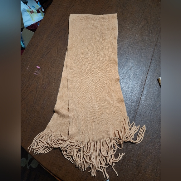 NWOT - Elegant Scarf - Picture 2 of 2